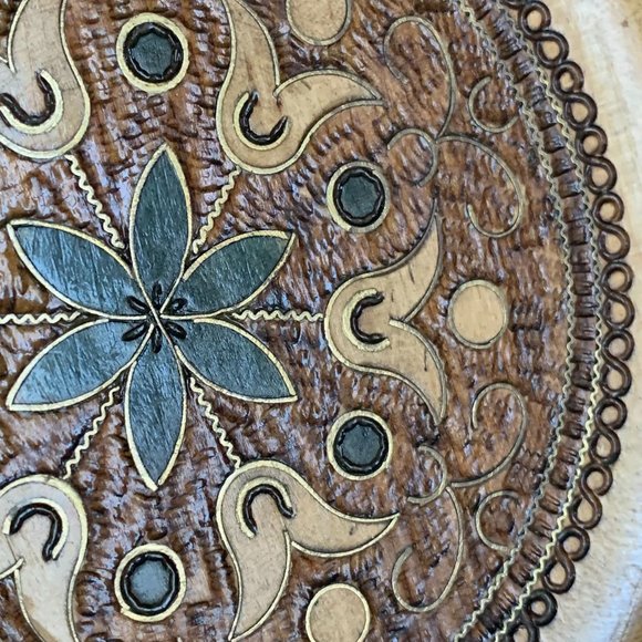 VTG Wood Pyrography Plate Inlaid Brass Floral Green 7" Boho Decorative - Picture 3 of 4
